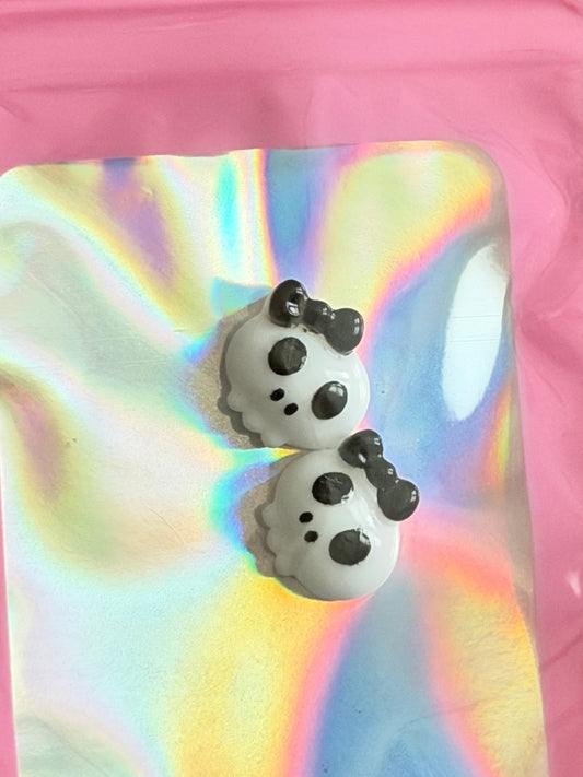 White Skully Gully Charm